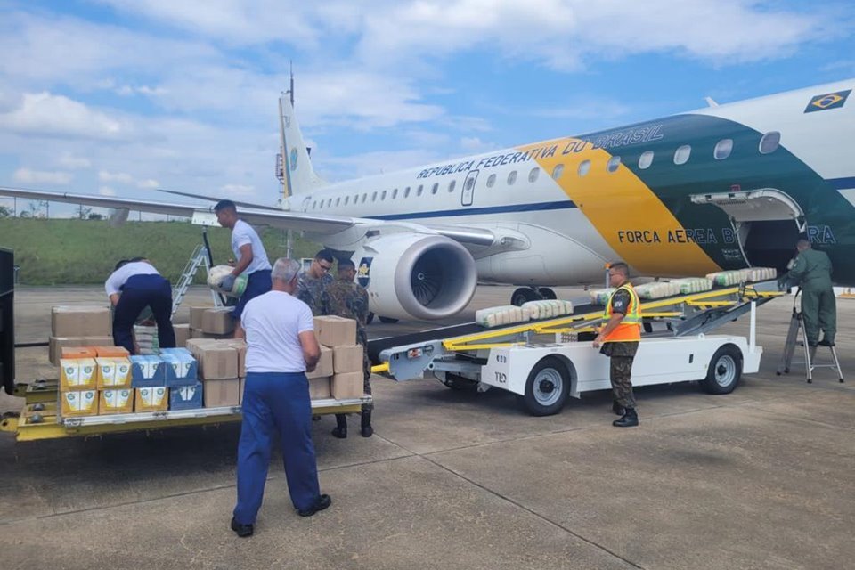 Avião com doações do MST a brasileiros na Faixa de Gaza chega ao Egito