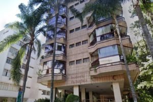 Foto da fachada de prédio de luxo da Asa Sul