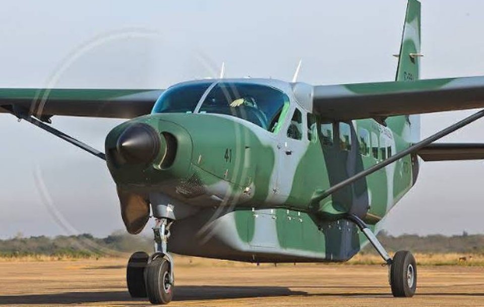 Avião da FAB com 5 militares faz pouso de emergência em rio de Roraima