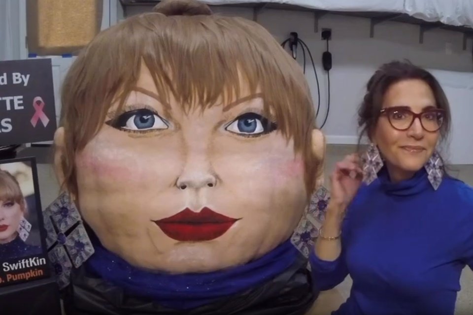 Mulher viraliza ao fazer rosto de Taylor Swift em abóbora