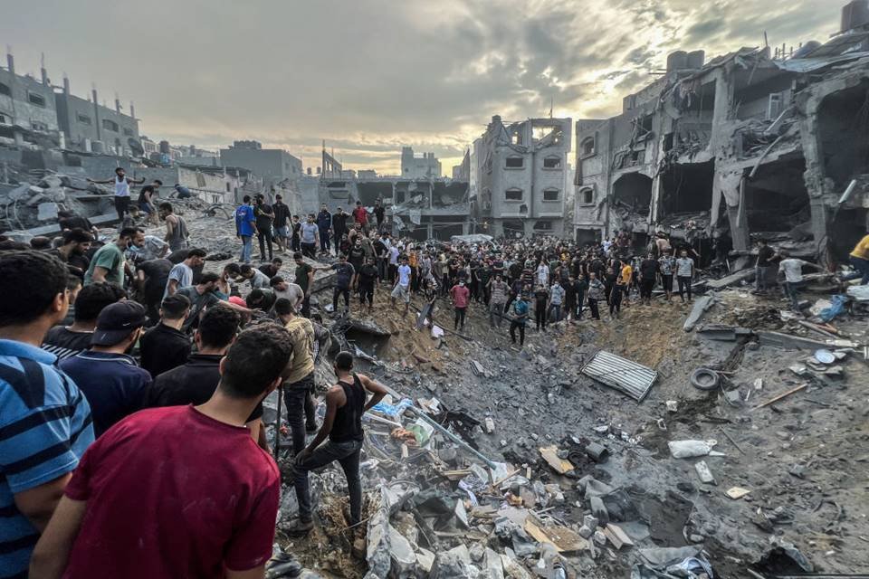Ataque a campo de refugiados deixa dezenas de mortos em Gaza
