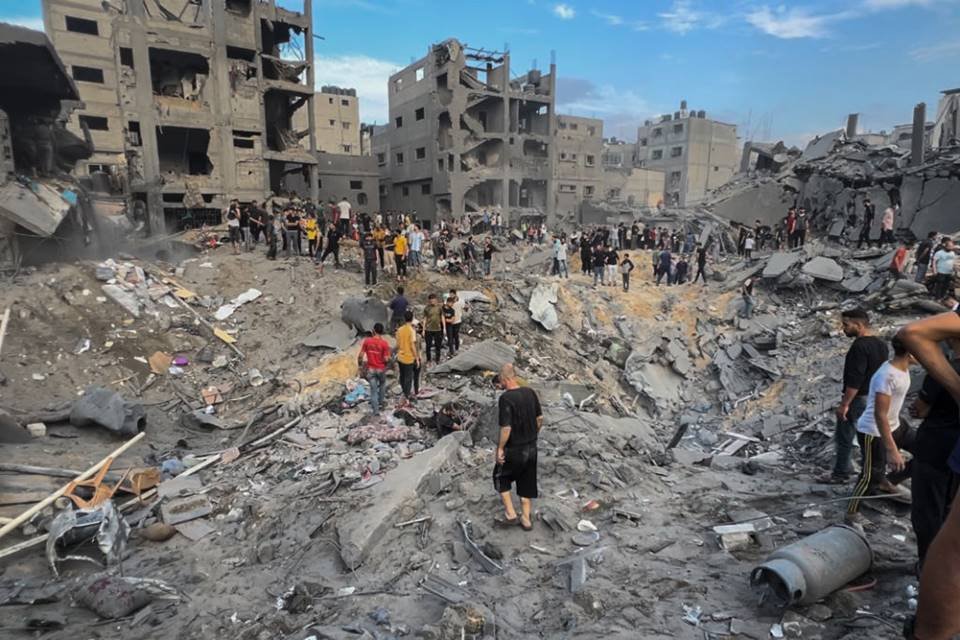 Resta um buraco onde antes chegaram a morar 116 mil palestinos