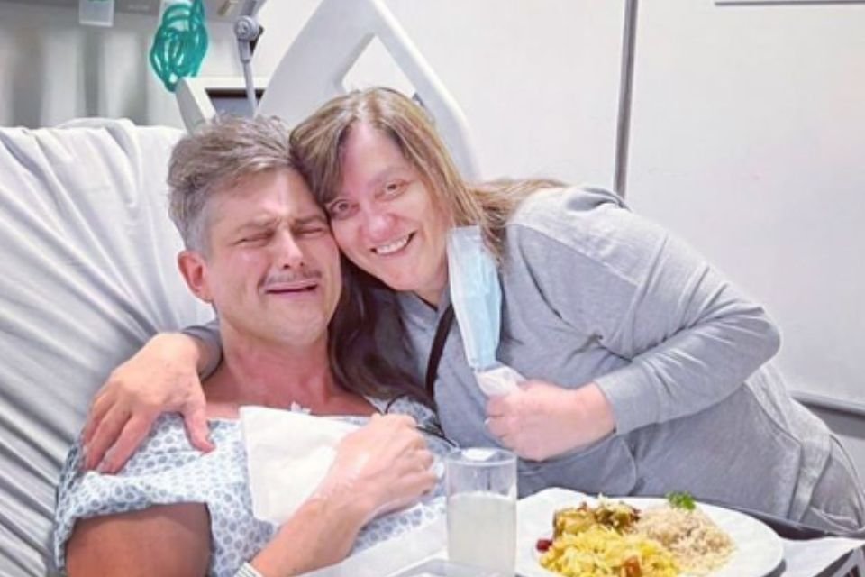 Marcos Harter se emociona após transplante renal: “Vida nova”