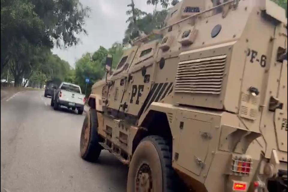 Exército envia 16 blindados para a fronteira do Brasil com a Venezuela