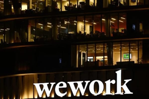 Imagem de fachada do prédio da WeWork, startup que aluga locais de trabalho para outras empresas - Metrópoles