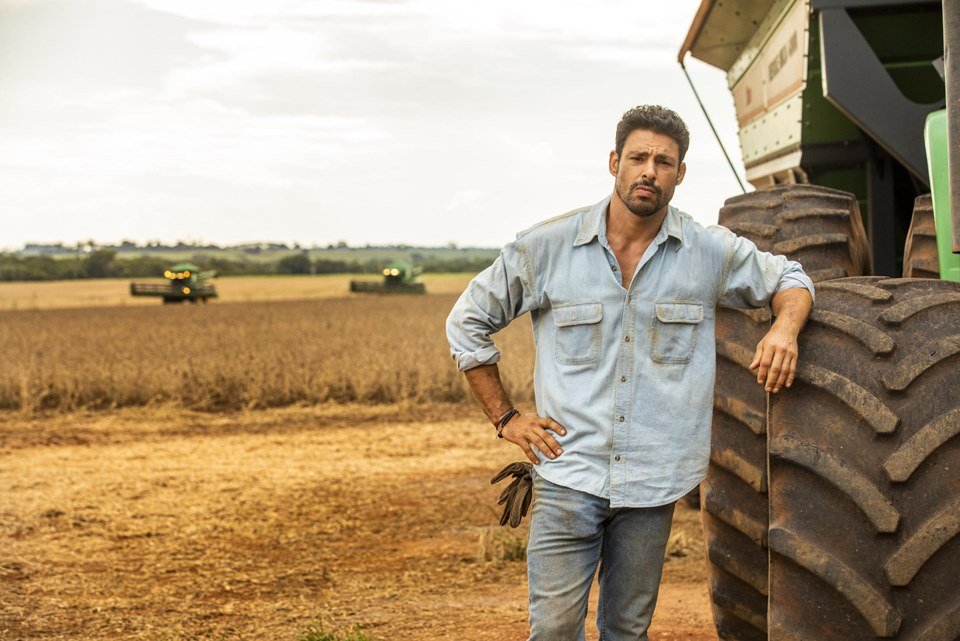 Foto colorida de Caio (Cauã Reymond), em Terra e Paixão - Metrópoles