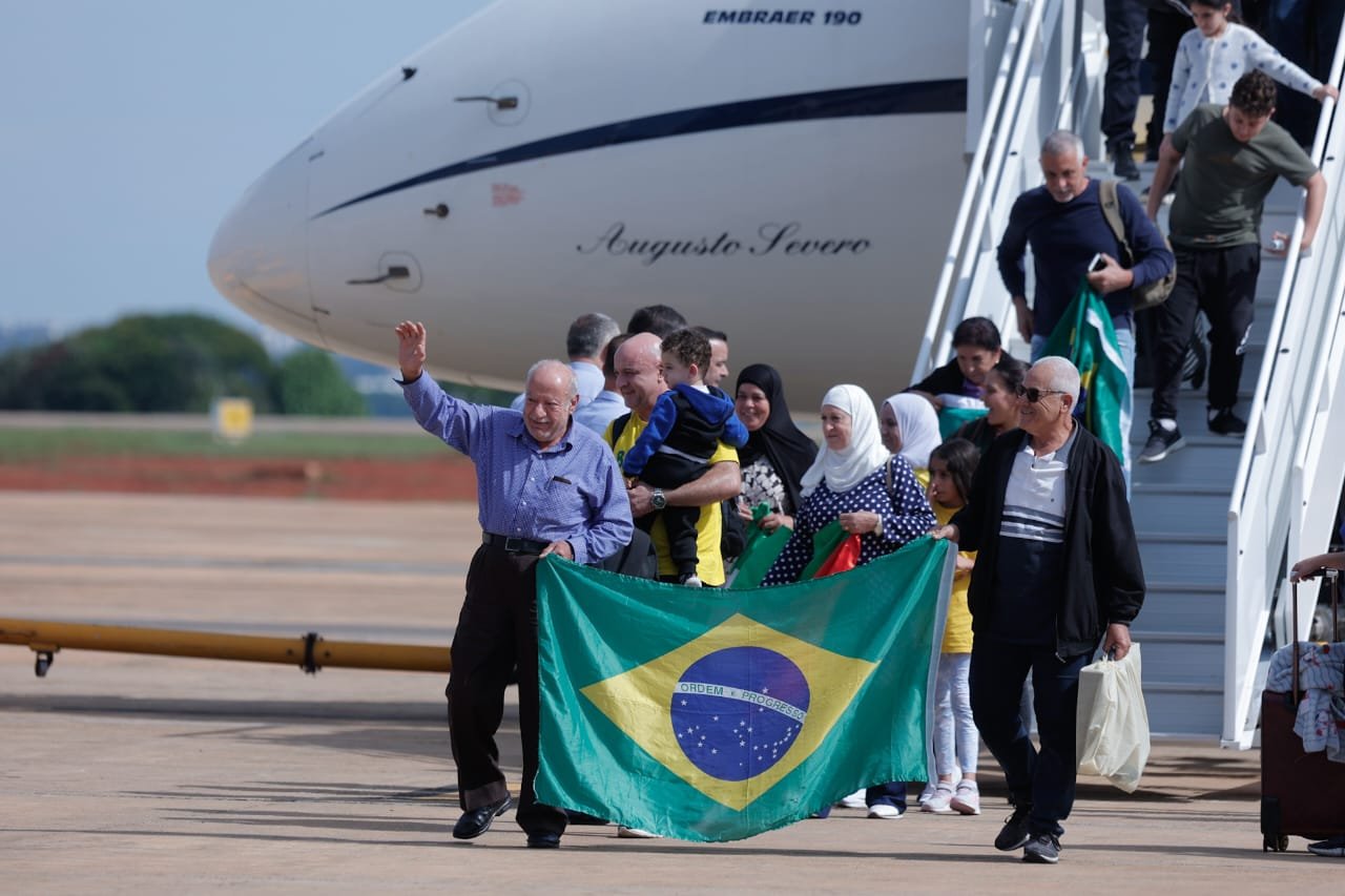 Brasileiros repatriados da Cisjordânia chegam à Brasília WhatsApp Image 2023-11-02 at 09.05.55Brasileiros repatriados da Cisjordânia chegam à Brasília