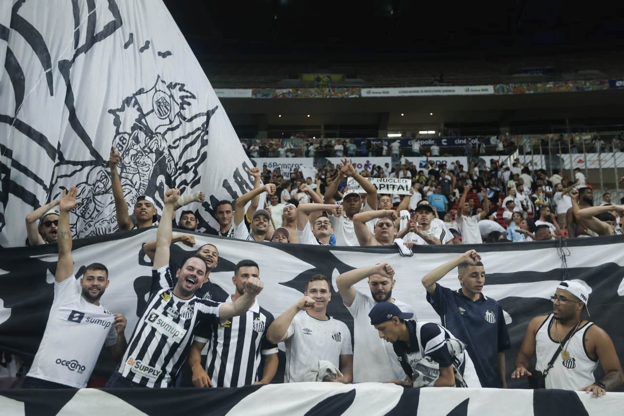 Santos vence o Flamengo em jogão no Mané Garrincha lotado