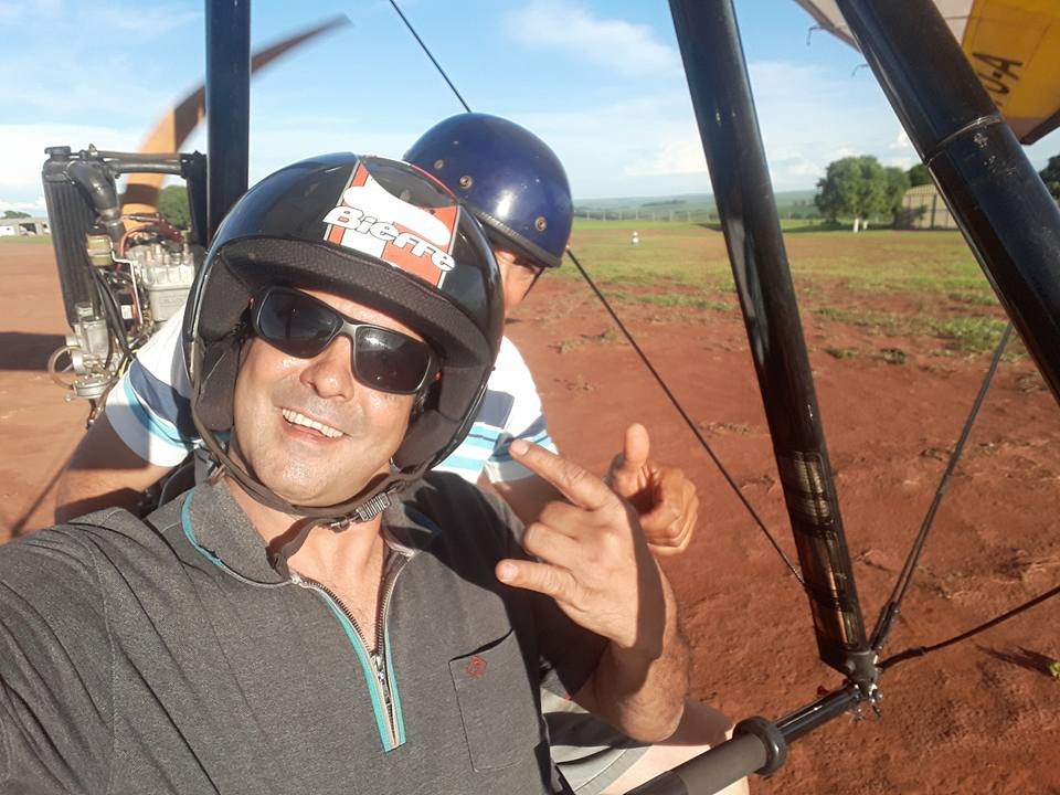 Paraquedista está à procura de equipamento que caiu no bairro