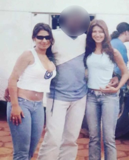 Simone e Simaria posam com fã em Jacundá, no Pará, quando ainda trabalhavam com Frank Aguiar - Metrópoles