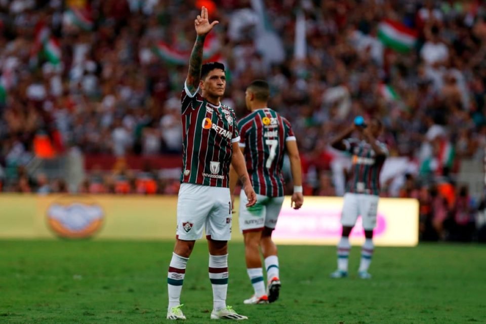 Imagem mostra jogador German Cano com o tradicional gesto de comemoração de gols - Metrópoles