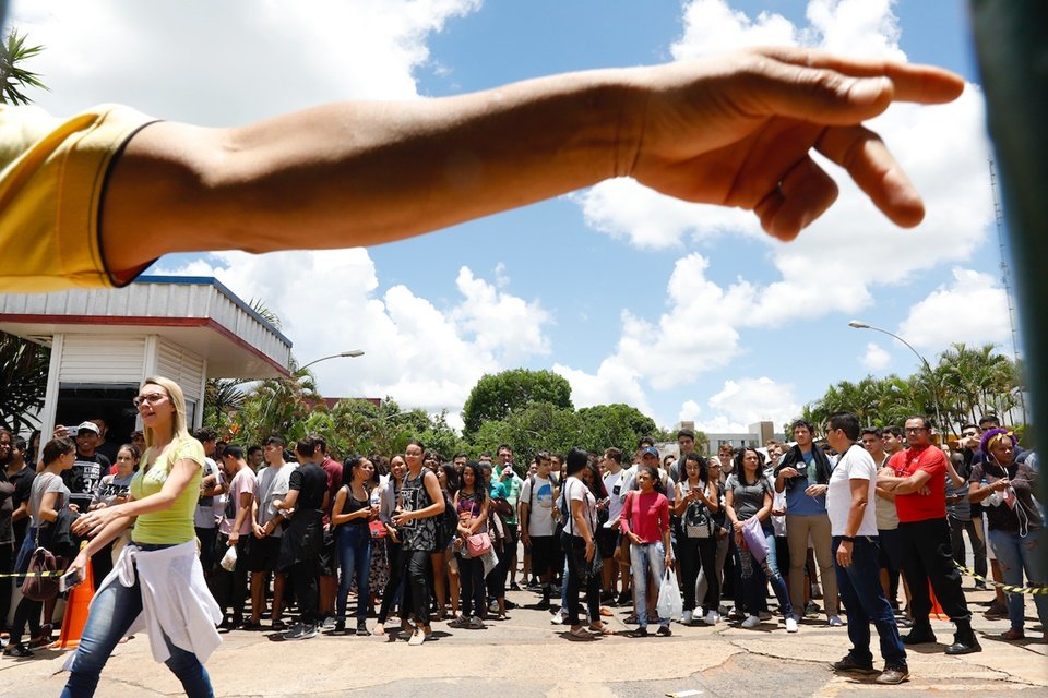 Alunos com TDAH terminam Enem no escuro em escola sem luz de SP