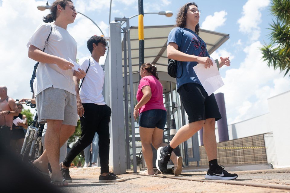 Afetados pelas chuvas poderão pedir reaplicação do Enem 2023, diz