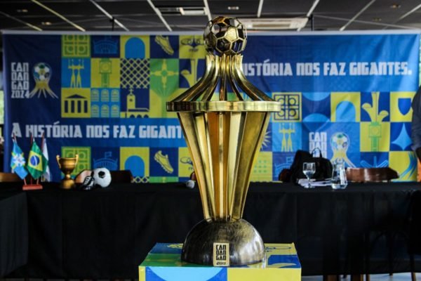 Imagem colorida do troféu do Candangão - Metrópoles