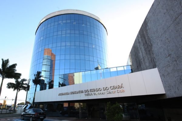 Imagem colorida mostra a Assembleia Legislativa do Ceará - Metrópoles