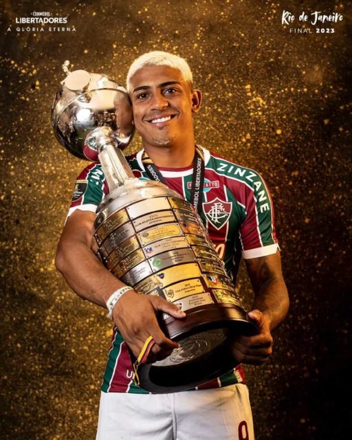 Imagem colorida de John Kenndey com a Libertadores- Metrópoles