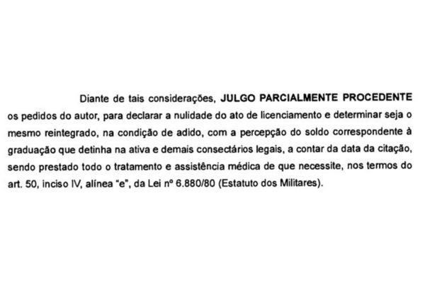 Imagem em preto e branco com texto de documento judicial