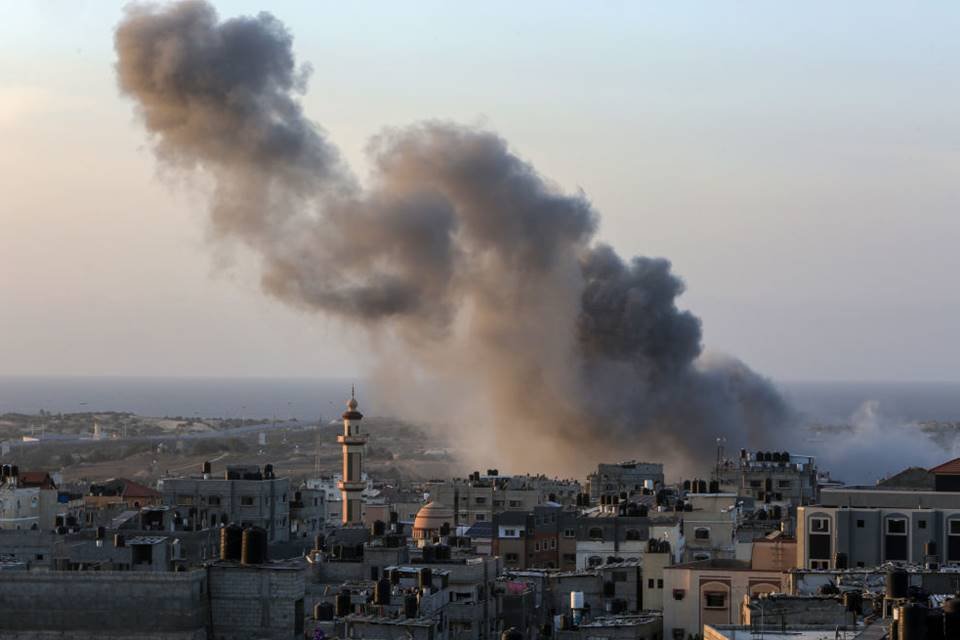 Imagem colorida mostra destruição após ataque aéreo na Faixa de Gaza - Metrópoles