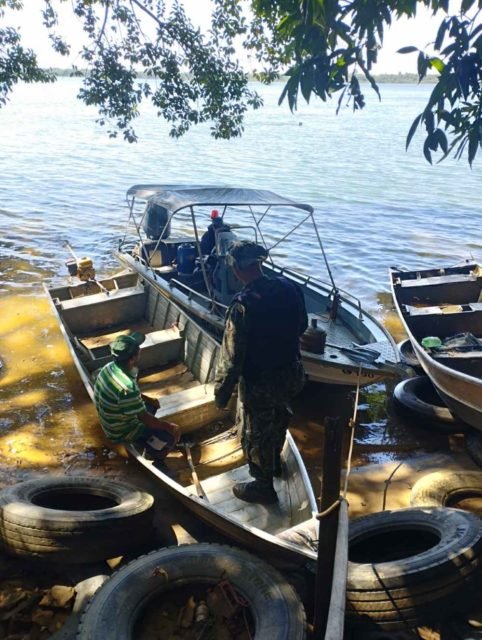 foto colorida de apreensão de redes de emalhar e covos artesanais no Rio Paraná, em Rosana (SP) - Metrópoles