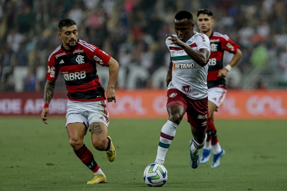 Flamengo empata com Fluminense e perde chance de colar nos líderes