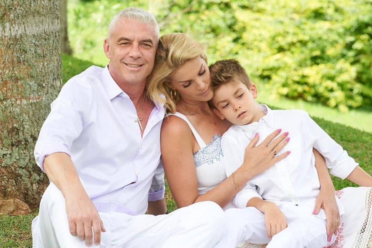 Alexandre Correa, Ana Hickmann e Alezinho, filho do casal - Foto: Reprodução