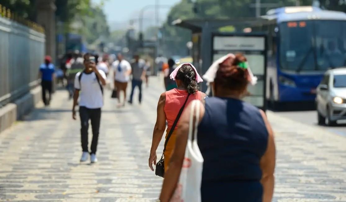 Imagem colorida do Rio de Janeiro em onda de calor