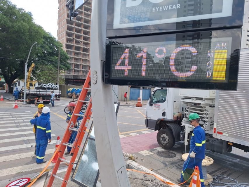 Imagem mostra termômetro marcando 41°C - Metrópoles