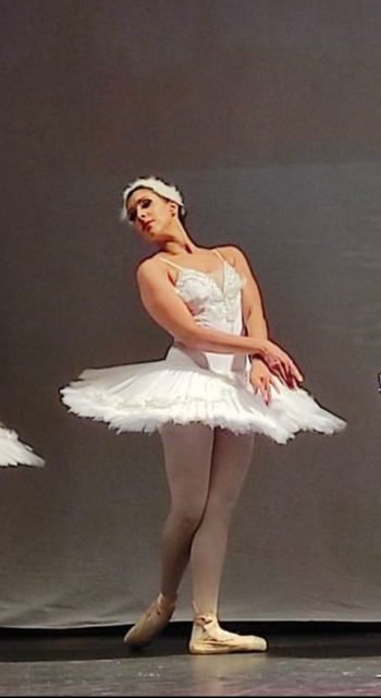 Foto mostra a bailarina Fernanda Bota que tinha MAV uma má-formação rara, malformação arteriovenosa (MAV) cerebral - Metrópoles