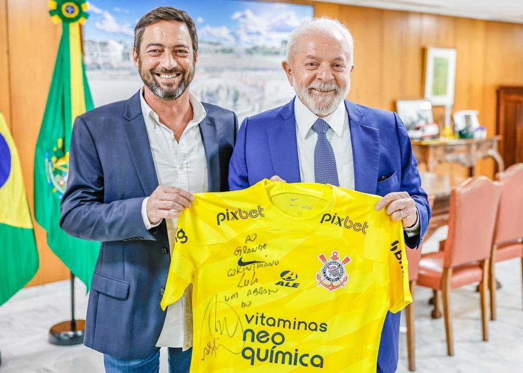 Lula com o presidente do Corinthians Duílio Monteiro Alves - Metropoles