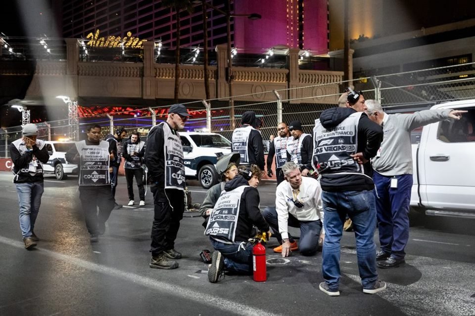 GP de Las Vegas de F1: 1º treino é encerrado por tampa de bueiro, fórmula  1