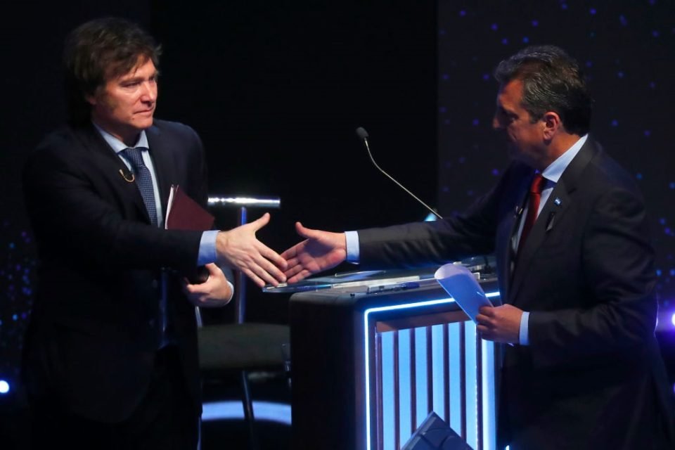 Imagem colorida de último debate antes do segundo turno das eleições da Argentina - Metrópoles