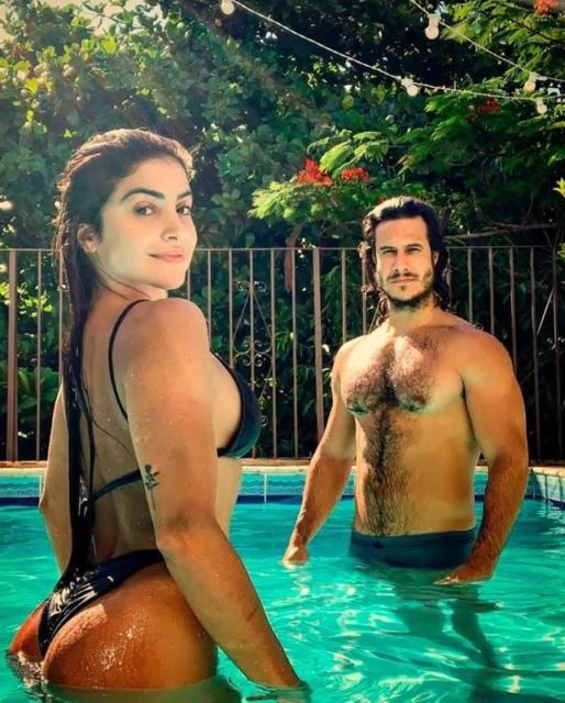 Foto colorida do casal de atores Emiliano D'Avila e Natália Rosa - Metrópoles