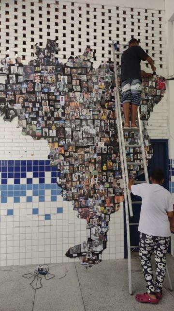 imagem colorida mostra mapa do brasil formado por pessoas negras - metrópoles