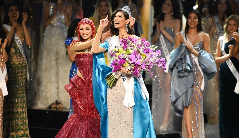 Foto colorida da Miss Universo 2023