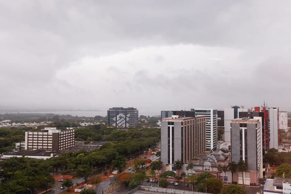 Após semana de calor intenso, DF registra chuva