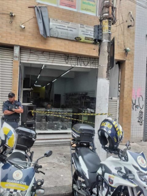 foto colorida de loja de eletrônicos assaltada na Rua Santa Ifigênia - Metrópoles