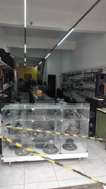 foto colorida de loja de eletrônicos assaltada na Rua Santa Ifigênia - Metrópoles