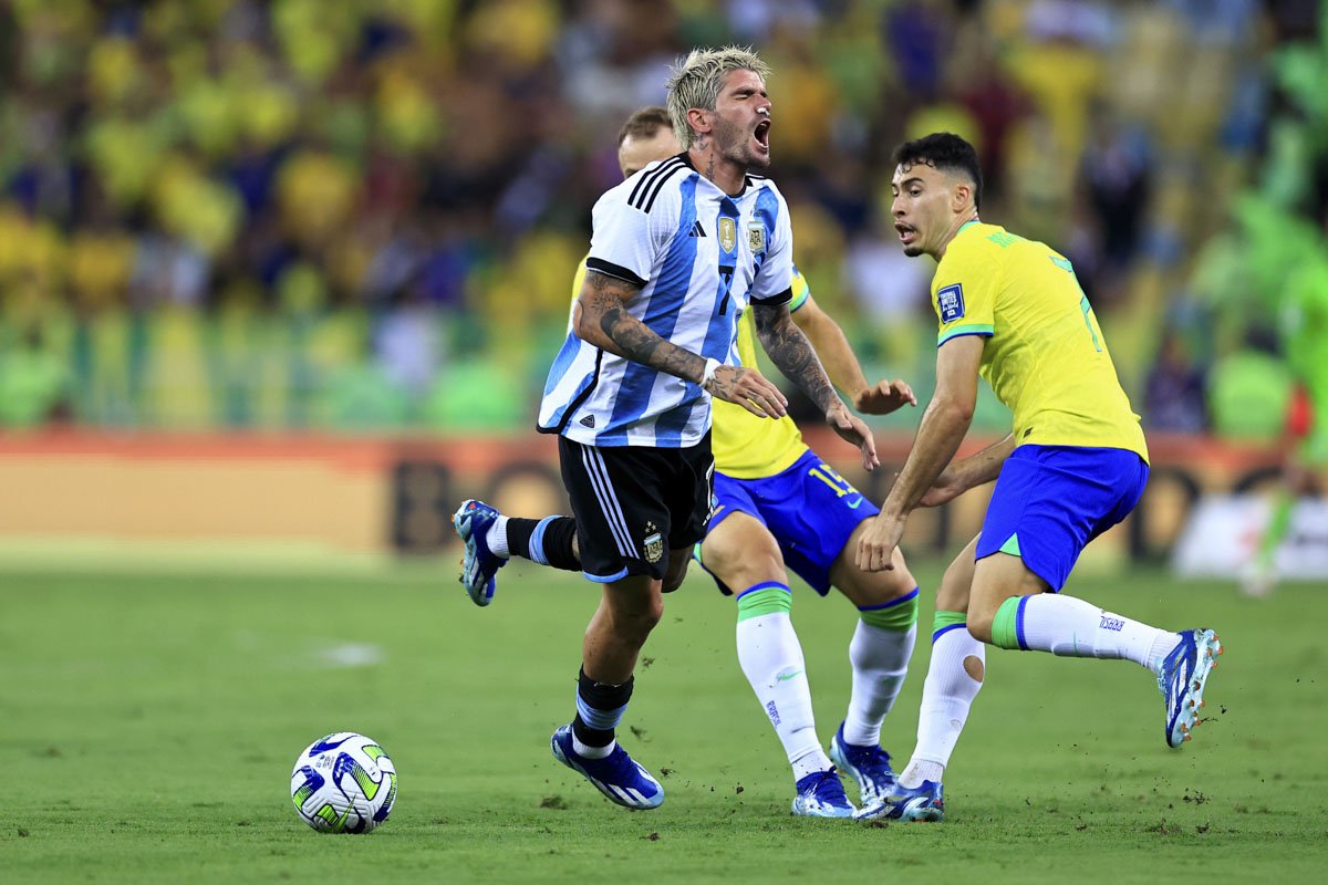 Brasil x Argentina: pancadaria nas arquibancadas do Maracanã antes do jogo  começar - Esportes DP