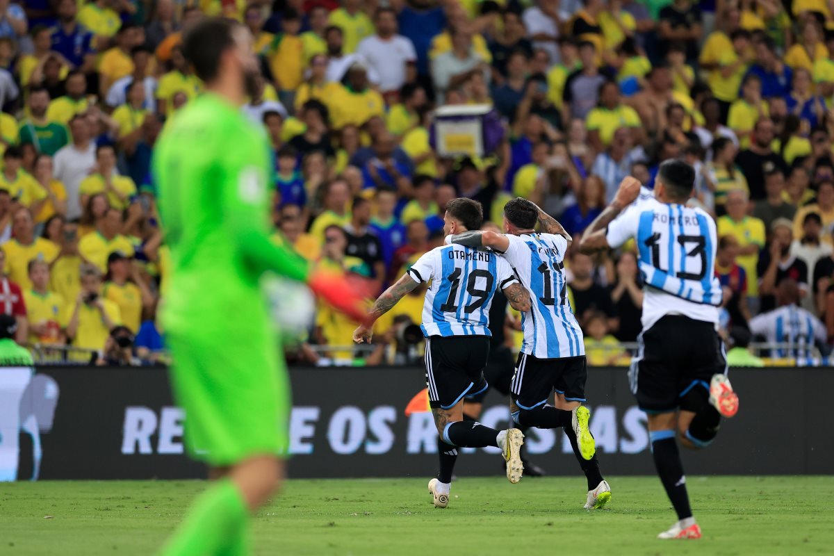 A partida entre Brasil e Argentina - Doentes por Futebol