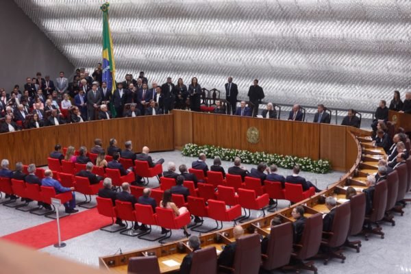 Indicados de Lula, três novos ministros tomam posse no STJ