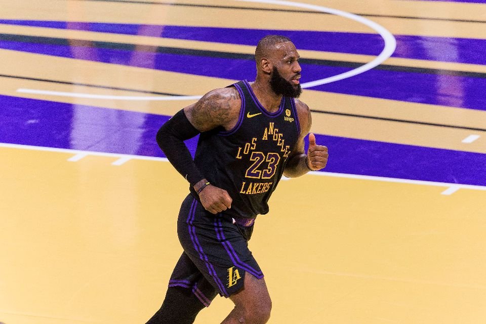 Lakers Mavericks: onde assistir o jogo da NBA ao vivo