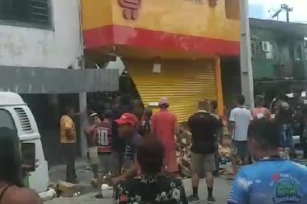 Parte do teto de restaurante que atende população de rua no Recife desaba e  deixa duas pessoas feridas, Pernambuco