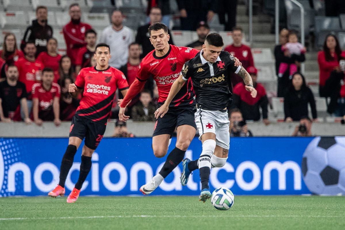 Em duelo contra o rebaixamento, Cruzeiro e Vasco ficam no empate