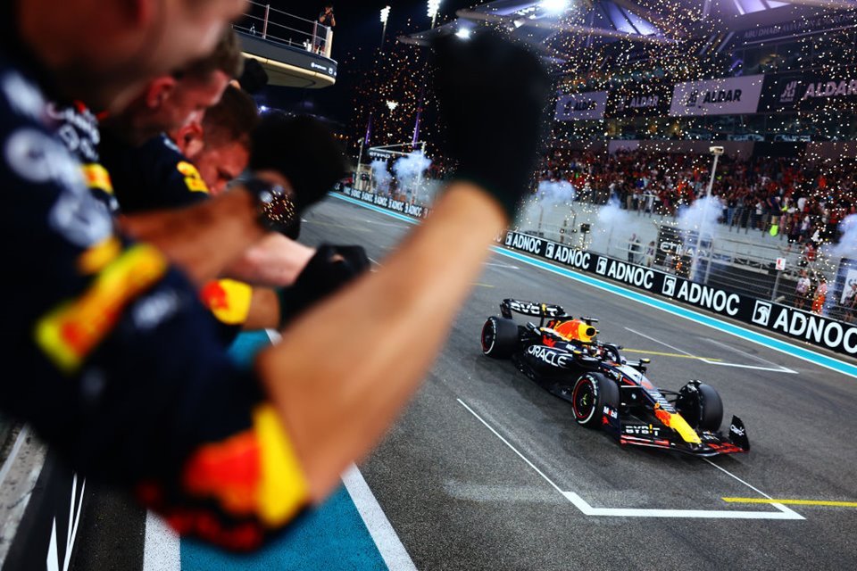 VERSTAPPEN VENCE, MERCEDES VICE da F1 2023: a corrida em Abu Dhabi