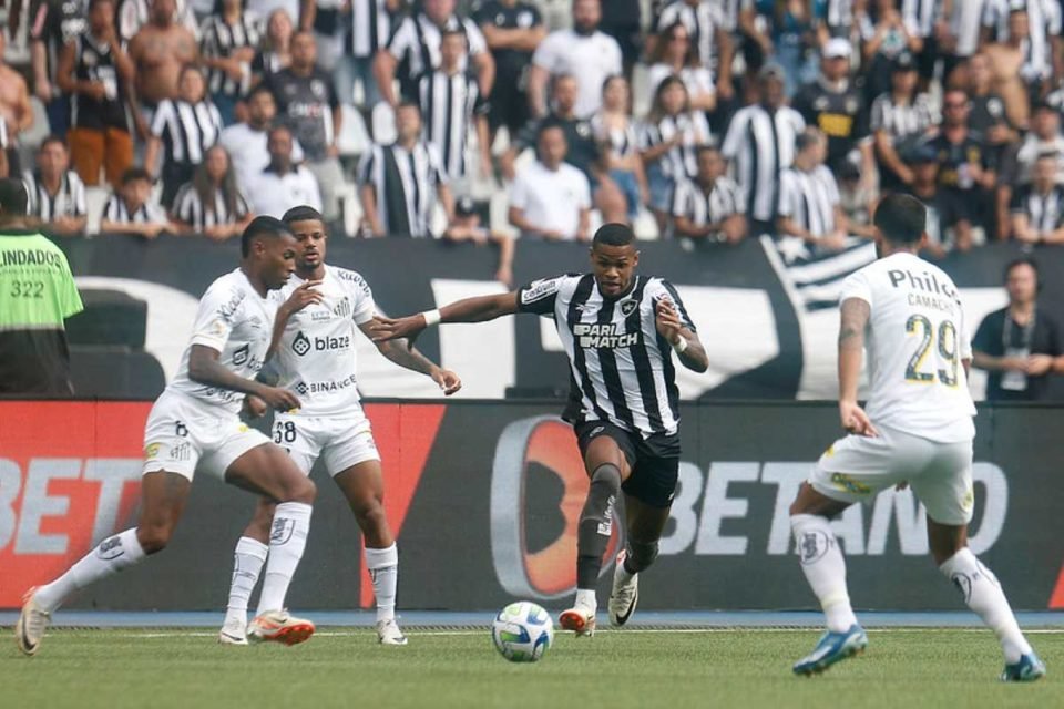 Santos arranca empate e Botafogo cai para terceiro no Brasileirão