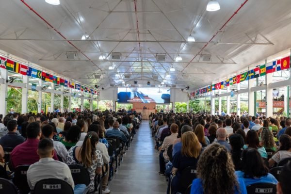 Fotografia colorida de um Evento da Igreja Maranata