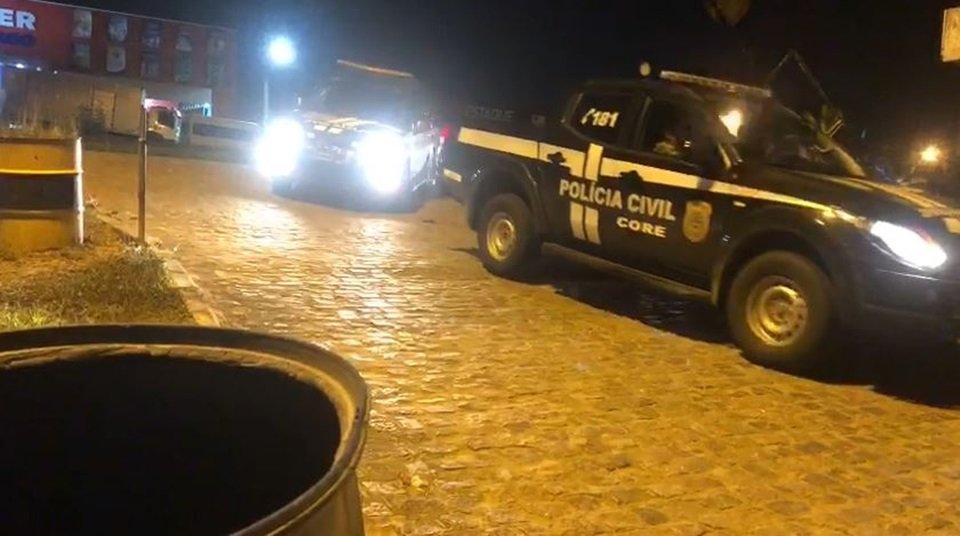 Imagem de viaturas da polícia durante operação em Sergipe - Metrópoles