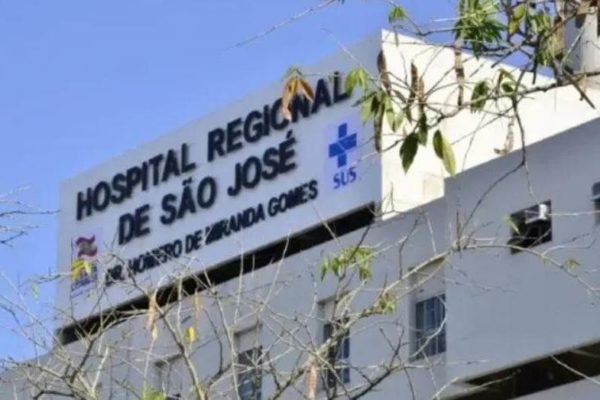 Fachado do Hospital Regional de São José (SC)