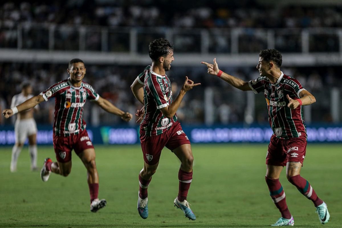 Hoje tem Fluminense x Coritiba. Cano não joga e Diogo Barbosa