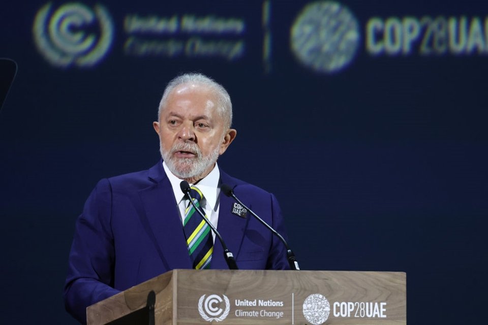 Vídeo: Lula Se Emociona Ao Ceder Discurso Para Marina Silva Na COP28 ...